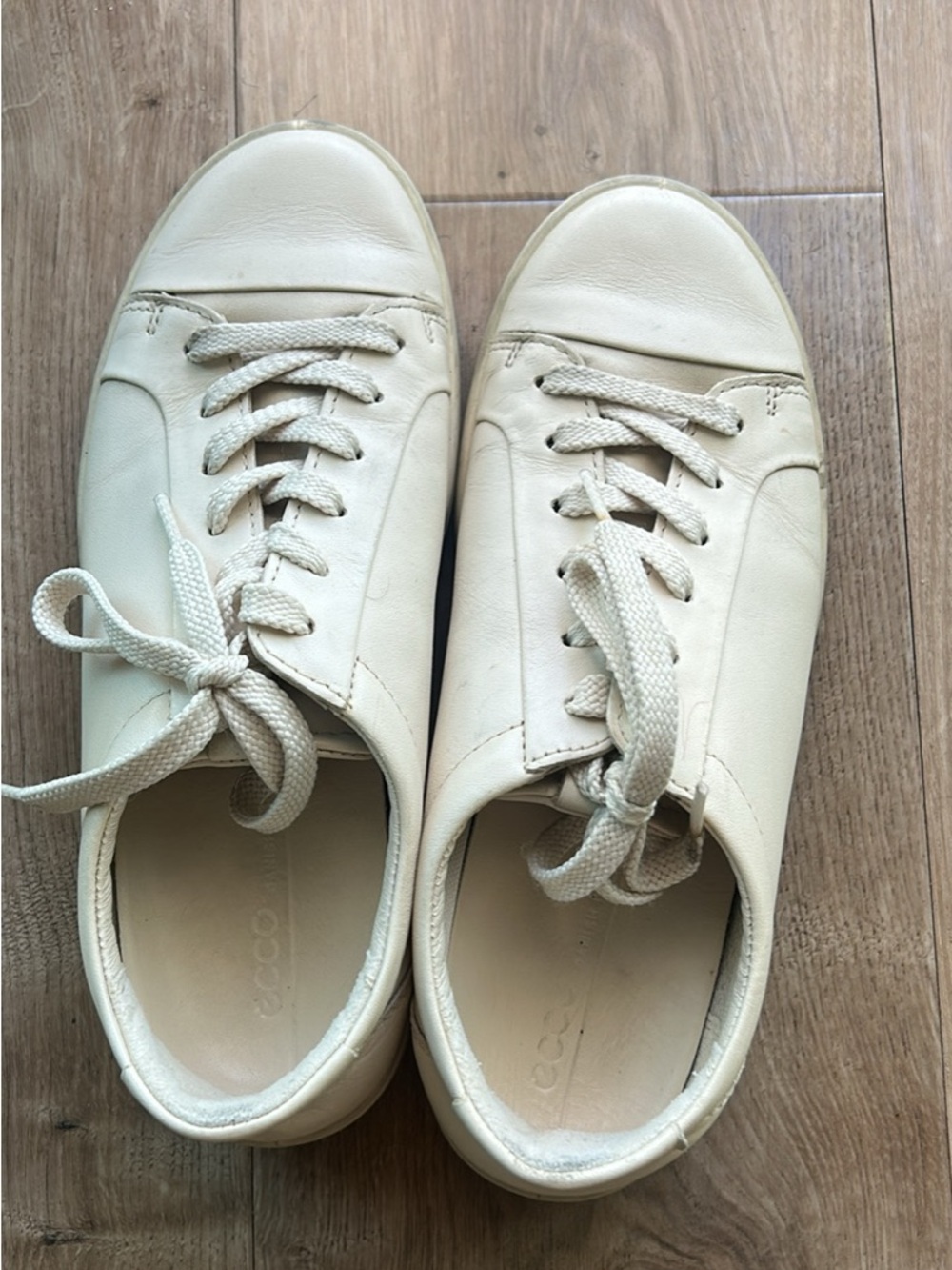 Ecco Cream Leather Sneakers - Minimal Lace-Up Style